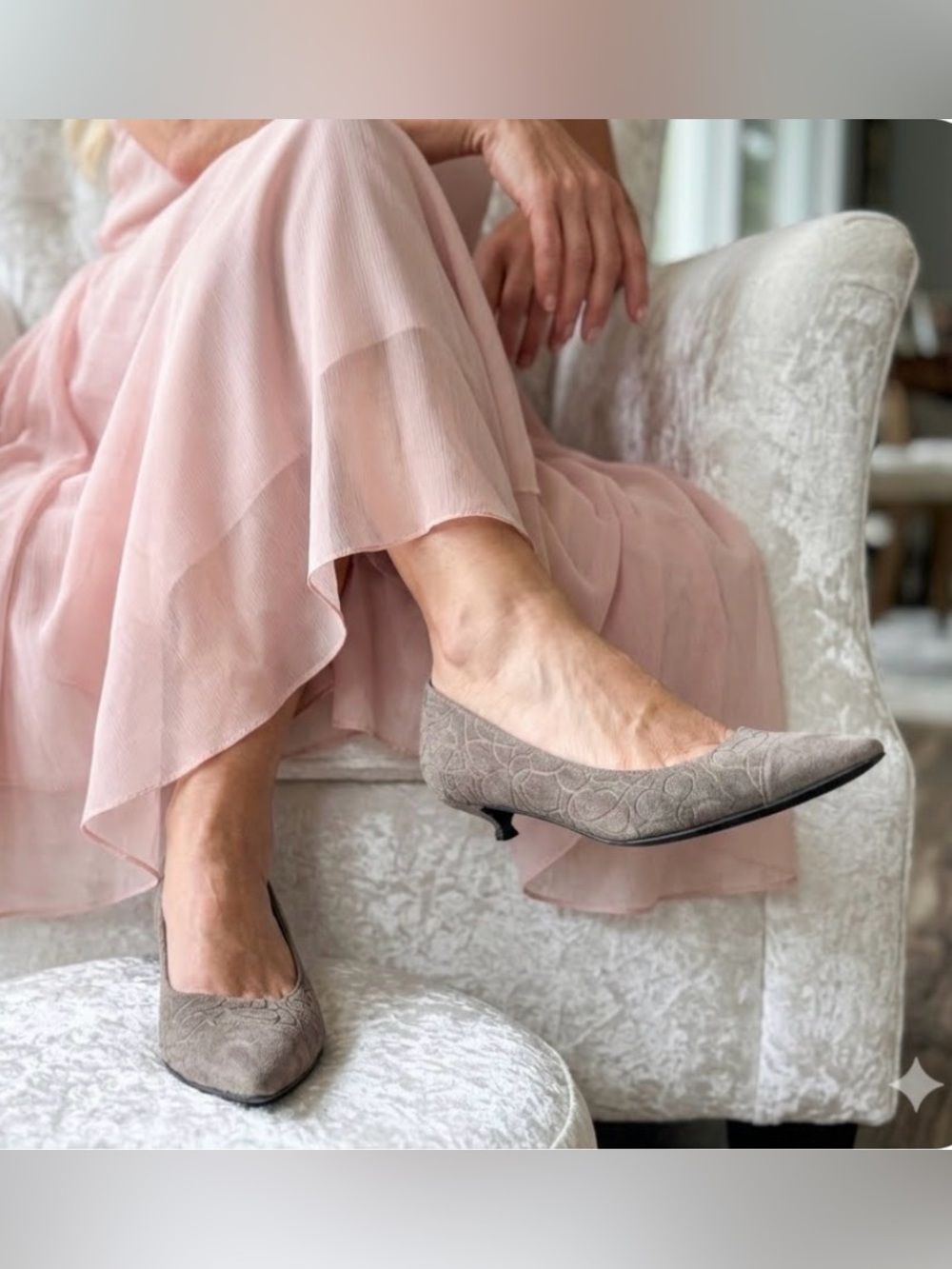 CHANEL Rare Leather Suede Floral-Embossed Kitten Heel Pumps 39